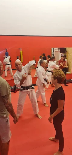 Entrenamiento de adultos en karate
